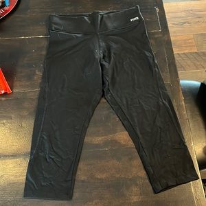 PINK Yoga Ultimate Capris